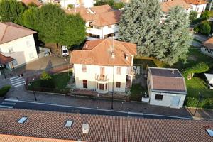 VILLA UNIFAMILIARE DI AMPIA METRATURA LIBERA SU 4