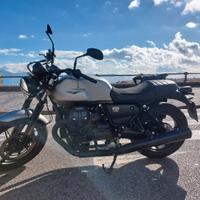 Moto Guzzi V7 Stone 2023 4mila km come nuova
