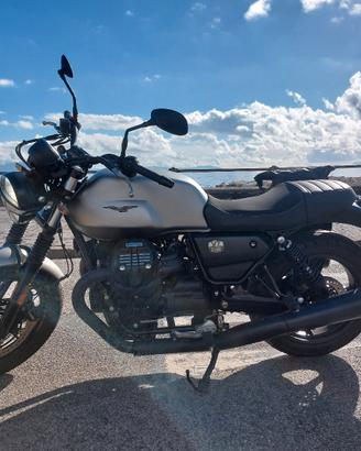 Moto Guzzi V7 Stone 2023 4mila km come nuova