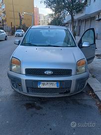 Ford Fusion con gancio traino 1.4 TDCi