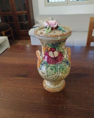 Vaso in ceramica dipinto a mano