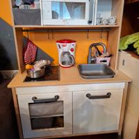 cucina con accessori