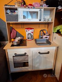 cucina con accessori
