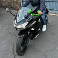 Kawasaki Ninja 400 adatta a neopatentati
