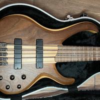 Basso 5 corde Ibanez BTB 675