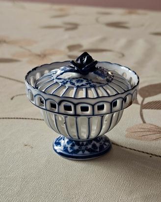 Elegante Pot-Pourri in Porcellana Traforata 