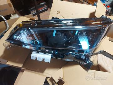 Faro Nissan Leaf 2018-2024