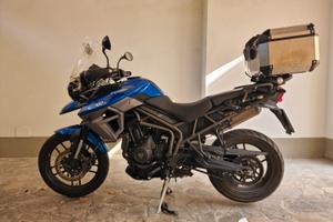 Triumph Tiger XRX ABS 800 con tris di borse