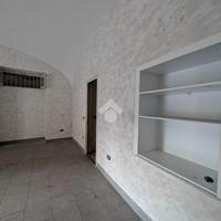 NEGOZIO A CAPODRISE