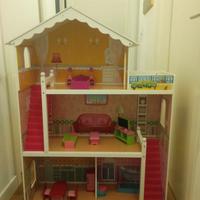 Casa delle bambole in legno perfetta