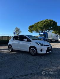Toyota yaris hybrid automatica