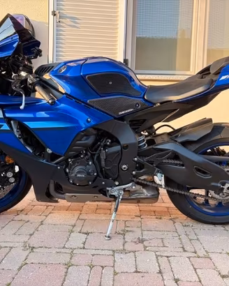 Yamaha YZF R1