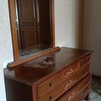credenza in legno con specchio