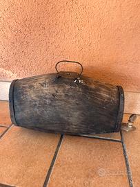 Botticella vintage in legno con rubinetto