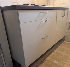 Blocco Cucina IKEA con Piano Cottura a Gas e Cappa