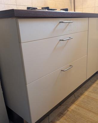Blocco Cucina IKEA con Piano Cottura a Gas e Cappa