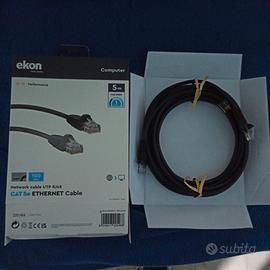 2 cavi ethernet da 5 metri.