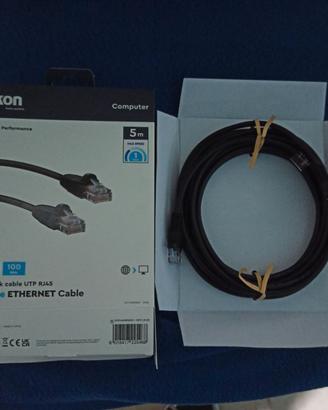 2 cavi ethernet da 5 metri.