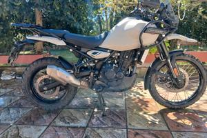 ROYAL ENFIELD HIMALAYAN 450 CON ACCESSORI ACERBIS!