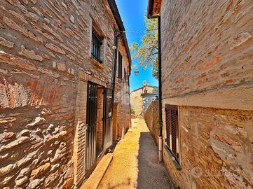 CASA SEMINDIPENDENTE A FOSSATO DI VICO