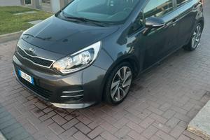Kia Rio 1.4 CRDi 90 CV (2016) - retrocamera