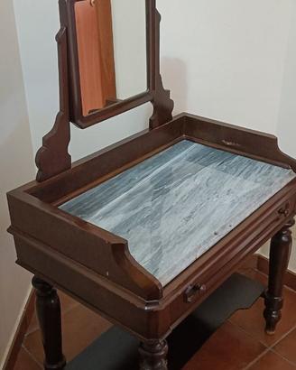 Antica toeletta\pettiniera