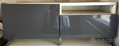 Mobiletto bianco e grigio