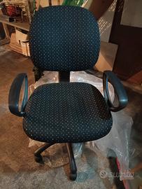 Sedia con braccioli per ufficio