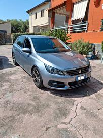 Autoveicolo per trasporto persone