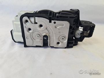 31440390 serratura anteriore destra Volvo V40