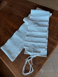 Antica fascia neonato cotone ricamo mille baci