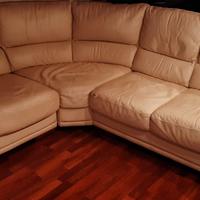 divano angolare in cuoio