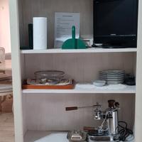 Credenza aperta con ripiani e 1 cassettone