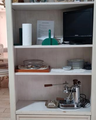 Credenza aperta con ripiani e 1 cassettone