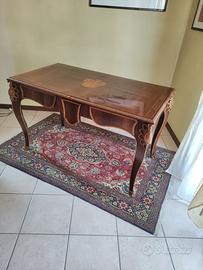 Tavolo scrittoio o diplomatica