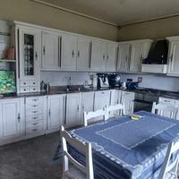 Cucina  con elettrodomestici