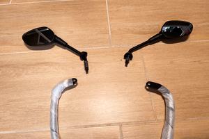 specchietti vespa GTS e maniglione 