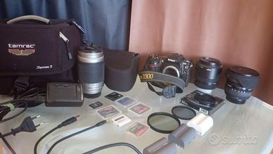Kit Nikon D300 + 3 Obiettivi + Accessori