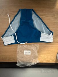 Costume da bagno colore blu/bianco.