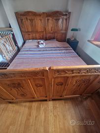 Letto matrimoniale in legno di noce