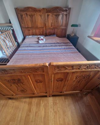Letto matrimoniale in legno di noce