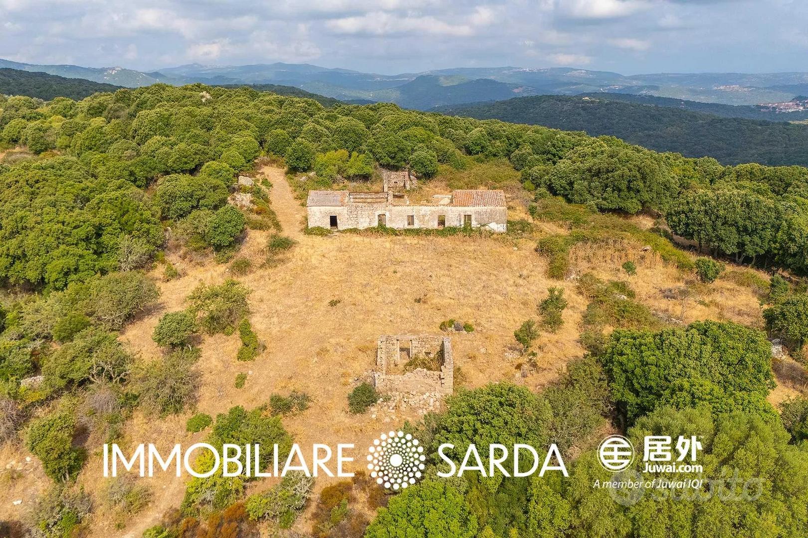 Antico stazzo gallurese da ristrutturare con 41 et - Vista 2