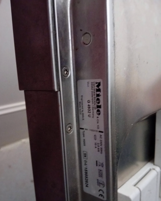 Lavastoviglie MIELE sottopiano G4932