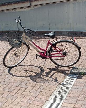 Bici da donna, 28 ", cambio, cestino e portapacchi