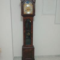 orologio a pendolo antico in legno