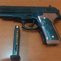 pistola giocattolo in plastica con caricatore 