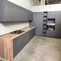 Cucina esaurim. scorte, adattabile! Prezzo metà