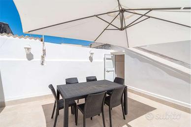 Riviera indipendente con terrazzo