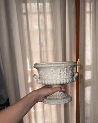 Vaso bianco in ceramica con vasini
