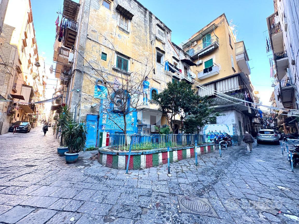 3 LOCALI A NAPOLI - Vista 5